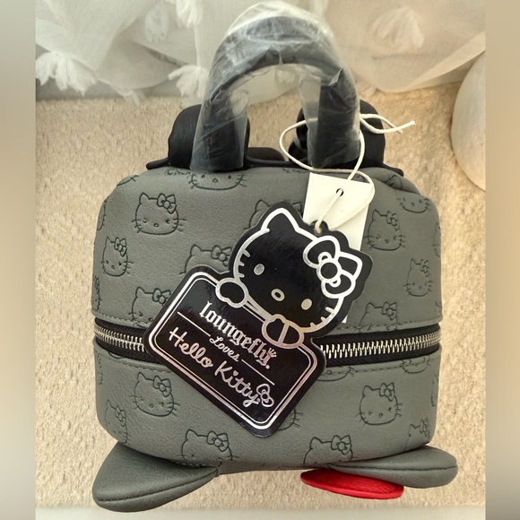 Loungefly Loves Hello Kitty Backpack - Picture 4 of 7